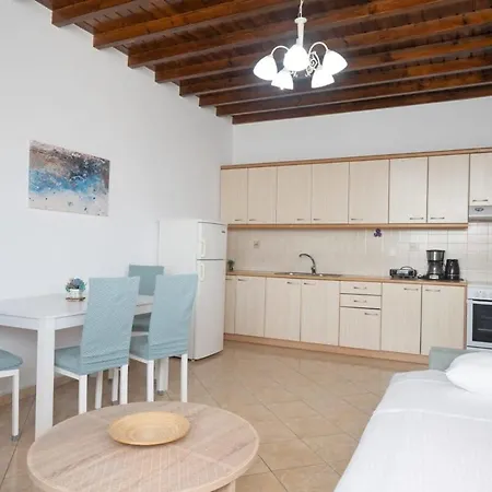 Apartment Mykonos Stylish Ivory 1 Bd With Shared Pool