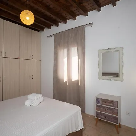 Apartment Mykonos Stylish Ivory 1 Bd Apt With Shared Pool