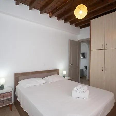 Mykonos Stylish Ivory 1 Bd With Shared Pool 아파트 *