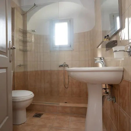 Mykonos Stylish Ivory 1 Bd Apt With Shared Pool Apartment Plintri